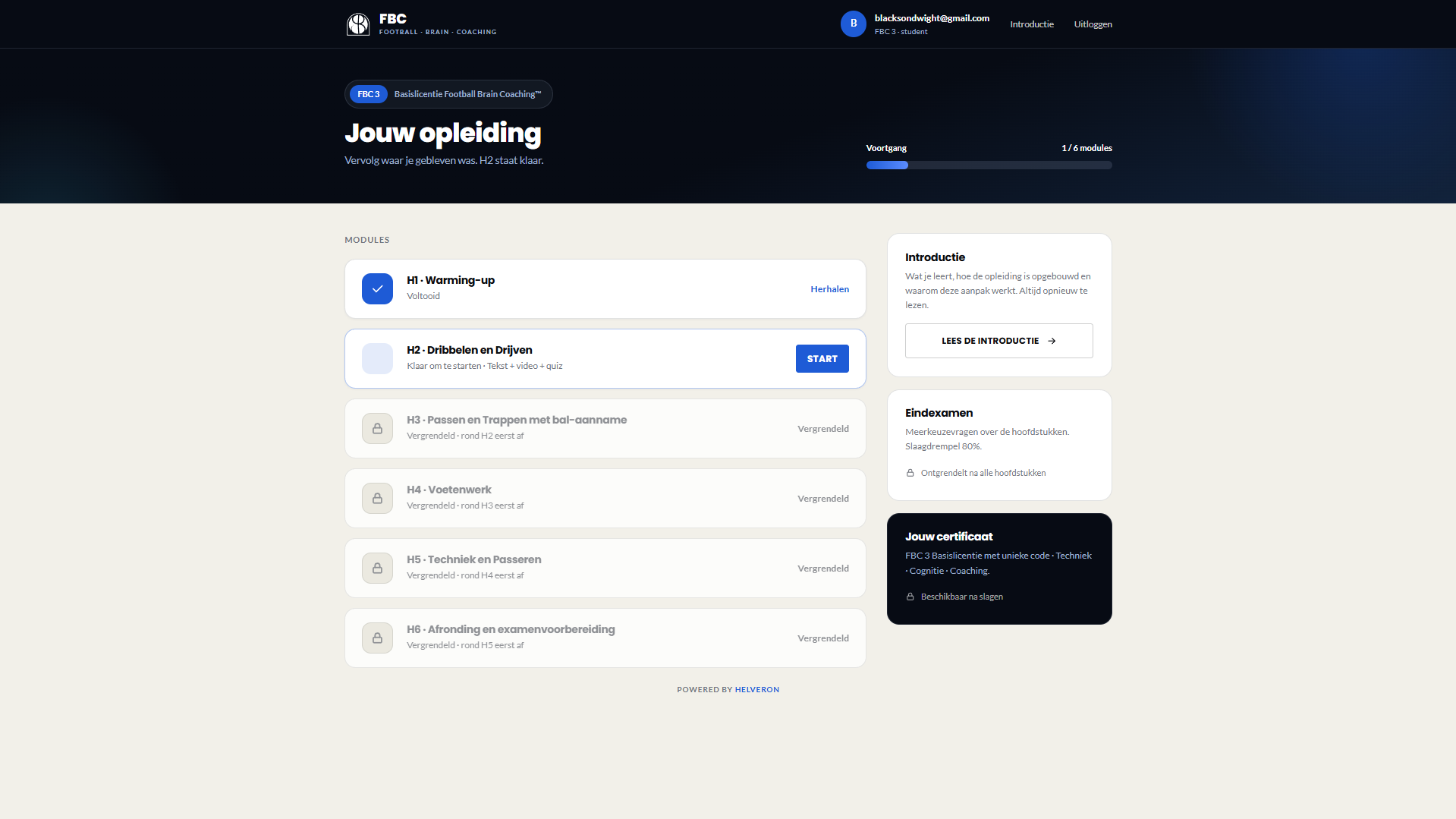 Het dashboard van de cursus met de zes hoofdstukken en de voortgangsbalk